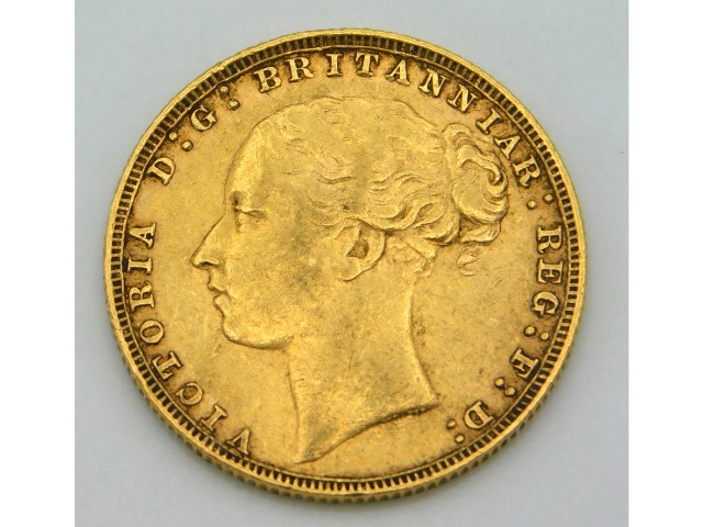 A Victorian 1880 young head full gold sovereign