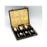 A cased 1942 Sheffield silver set of tea spoons by Henry Aitken, 70g