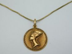 An 18ct gold necklace & Nefertiti pendant, pendant