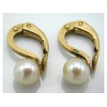 A pair of 9ct gold pearl earrings, 2.7g, drop 15mm