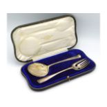 A cased 1920 London silver serving set by Josiah W