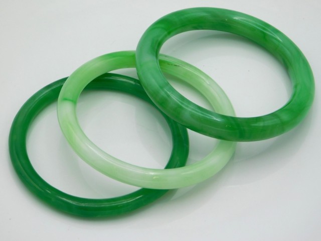 A set of three Chinese jade bangles, 124.1g
