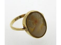 An antique 9ct gold cameo ring, 1.7g, size L