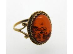 A 9ct gold ring set with amber, 2g, size M/N