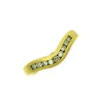A 9ct gold half eternity ring set with 0.25ct diam
