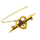 A 9ct gold 44mm wide brooch set with garnet & pear