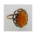 A 9ct gold ring set with amber, 2.5g, size O