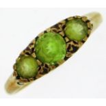 A 9ct gold ring set with peridot, 2.1g, size N