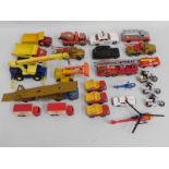A small quantity of diecast toy vehicles, play wor