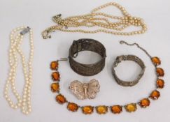 A small quantity of costume jewellery including th