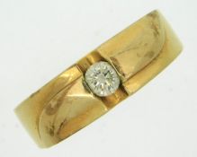 A 9ct gold ring set with approx. 0.25ct diamond, s