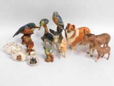 A quantity of pottery & porcelain collectables ani