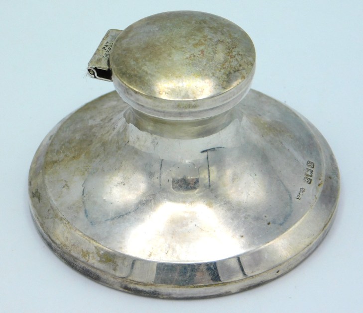 A 1922 Birmingham silver inkwell by Napper & Daven