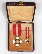 A boxed Italian Order of the Crown medal set