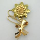 A two colour 10ct gold brooch with flower & bow, 5