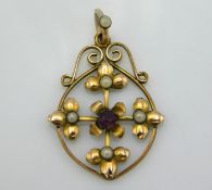 A 35mm drop yellow metal pendant with pearl & amet