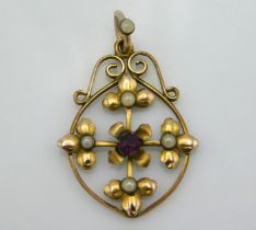 A 35mm drop yellow metal pendant with pearl & amet