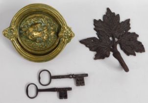 A 19thC. brass lion head door knocker, 5in diamete
