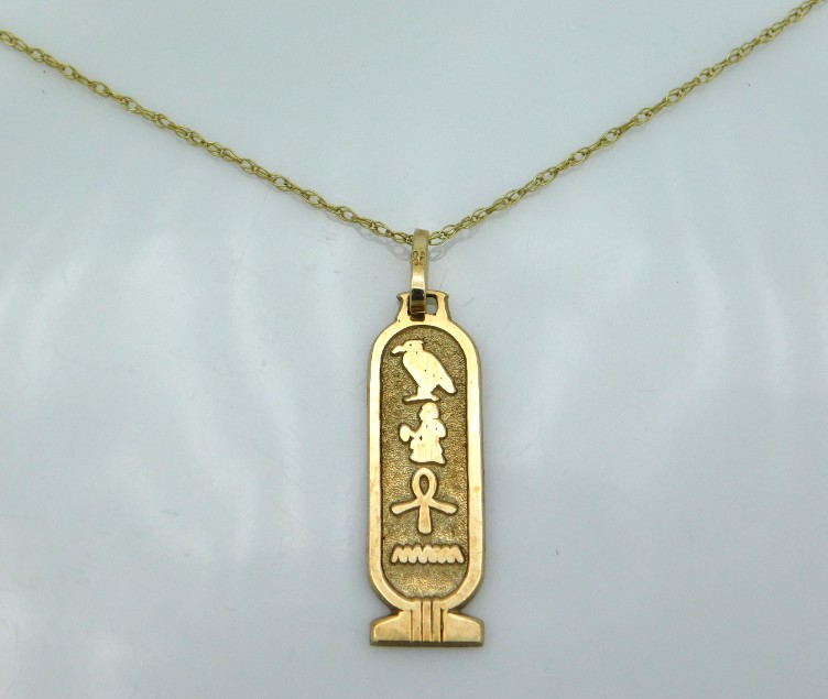 An 18in long 9ct gold chain with 35mm drop Egyptia