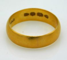 A Victorian 1892 22ct gold band, 4.5g, size L