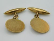 A pair of 9ct gold cufflinks, 6.1g, 15mm x 11mm