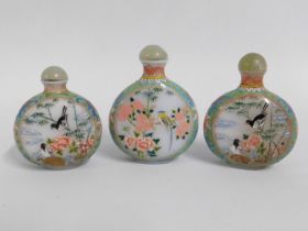 Three famille verte Chinese glass snuff bottles, t