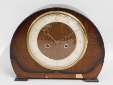 An early/mid 20thC. oak case mantle clock, 9,25in