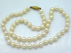 A 17in long set of lustrous cultured pearls with 9