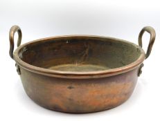 A 19thC. copper wash basin, 13.625in diameter