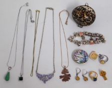 A small quantity of costume jewellery items includ
