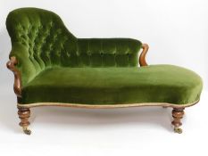 A small 19thC. walnut chaise longue with button ba