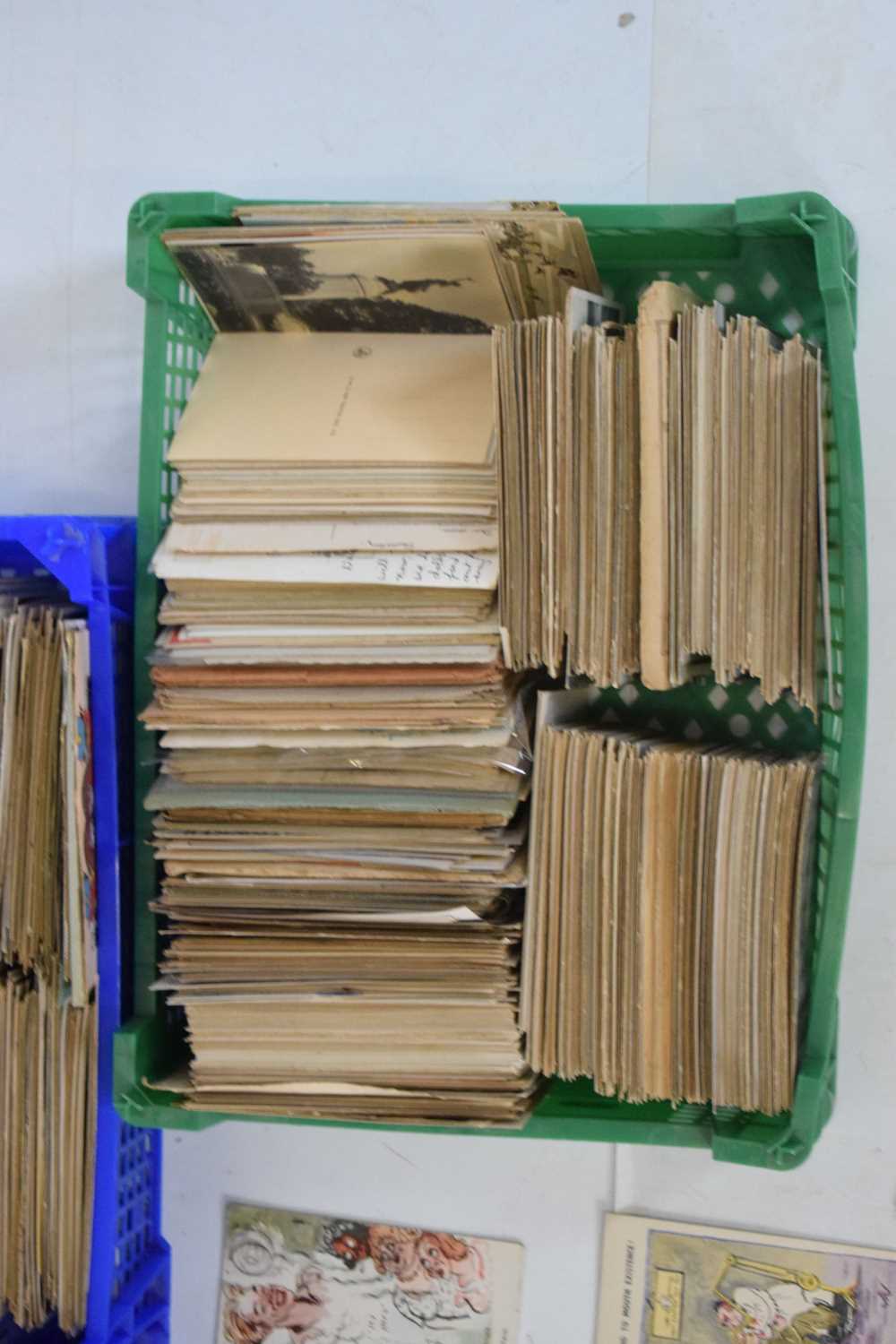 Large quantity of early to mid 20th Century postcards - Image 12 of 13