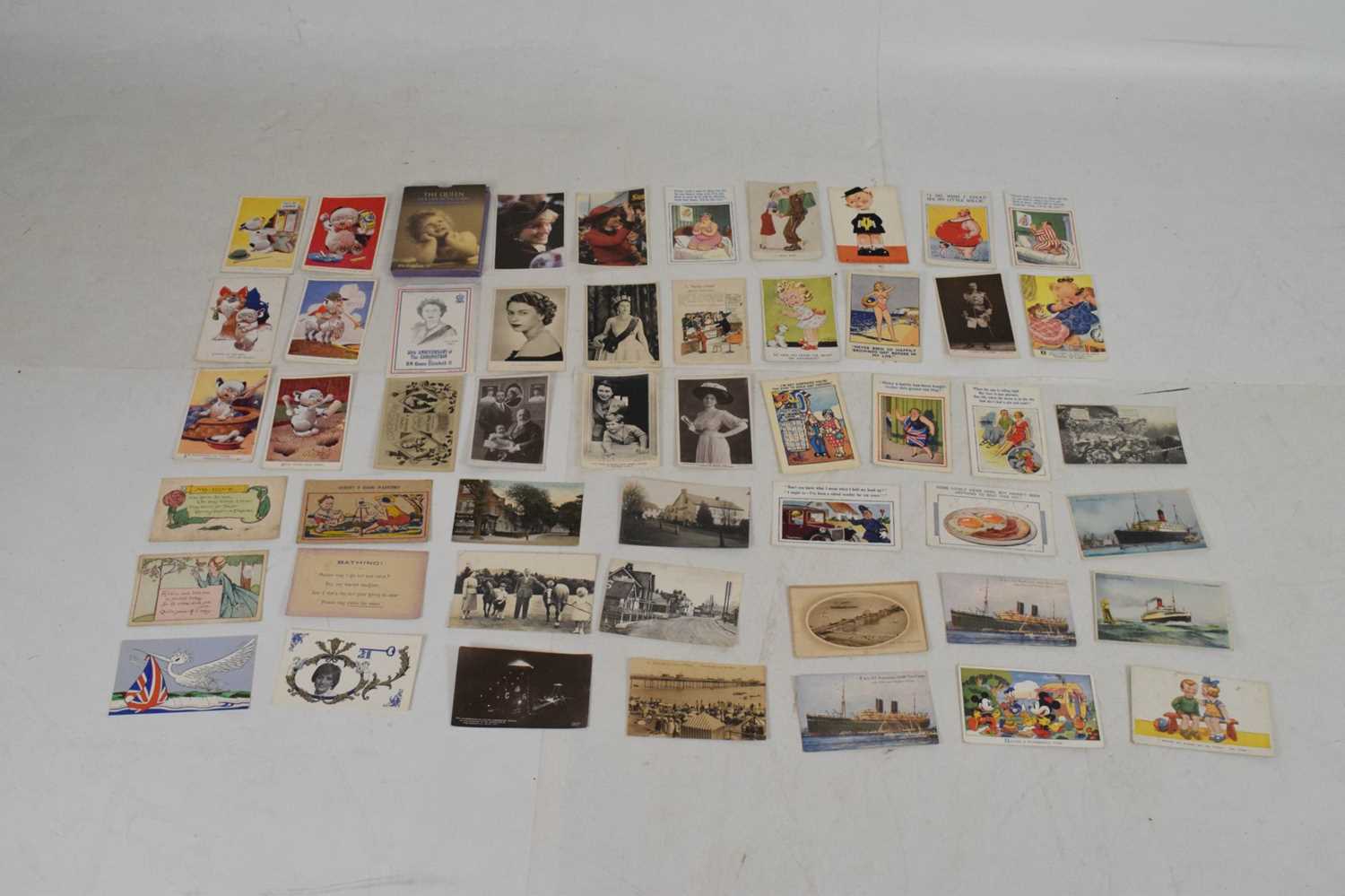 Small quantity of early to mid 20th Century postcards