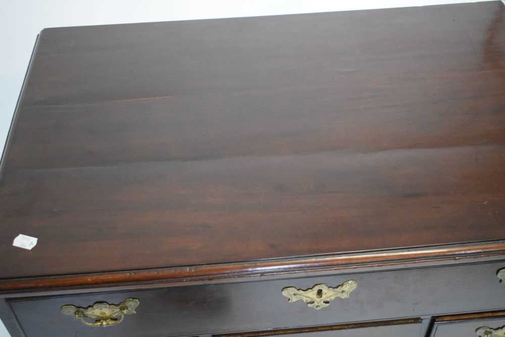 Small George III mahogany kneehole desk - Image 4 of 8