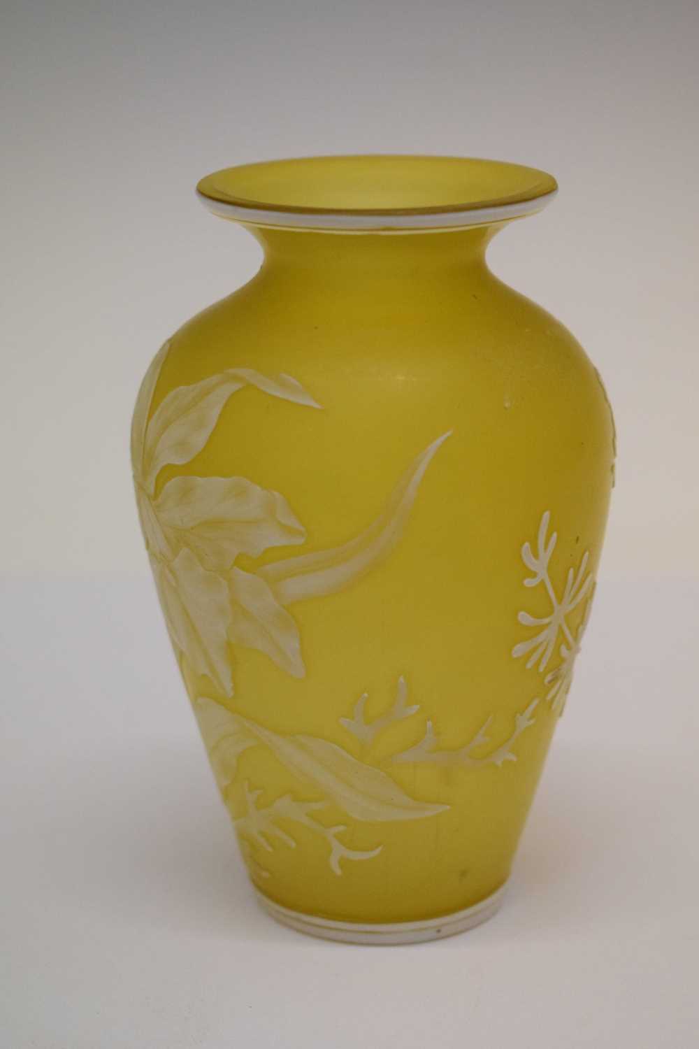 Galle style cameo glass vase with floral decoration - Image 4 of 6