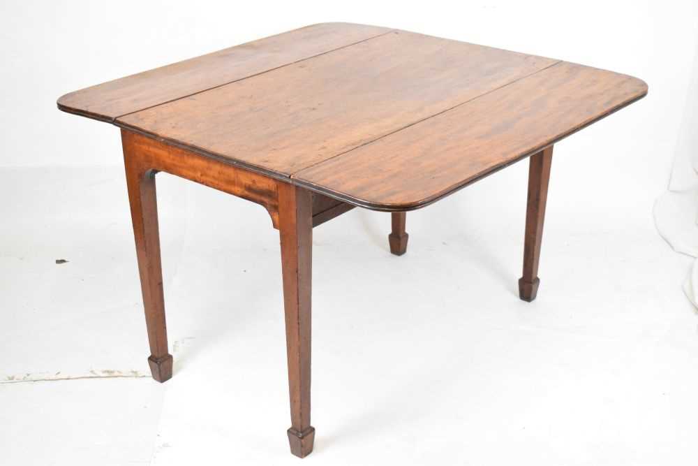 Mahogany drop leaf occasional/dining table - Image 2 of 5