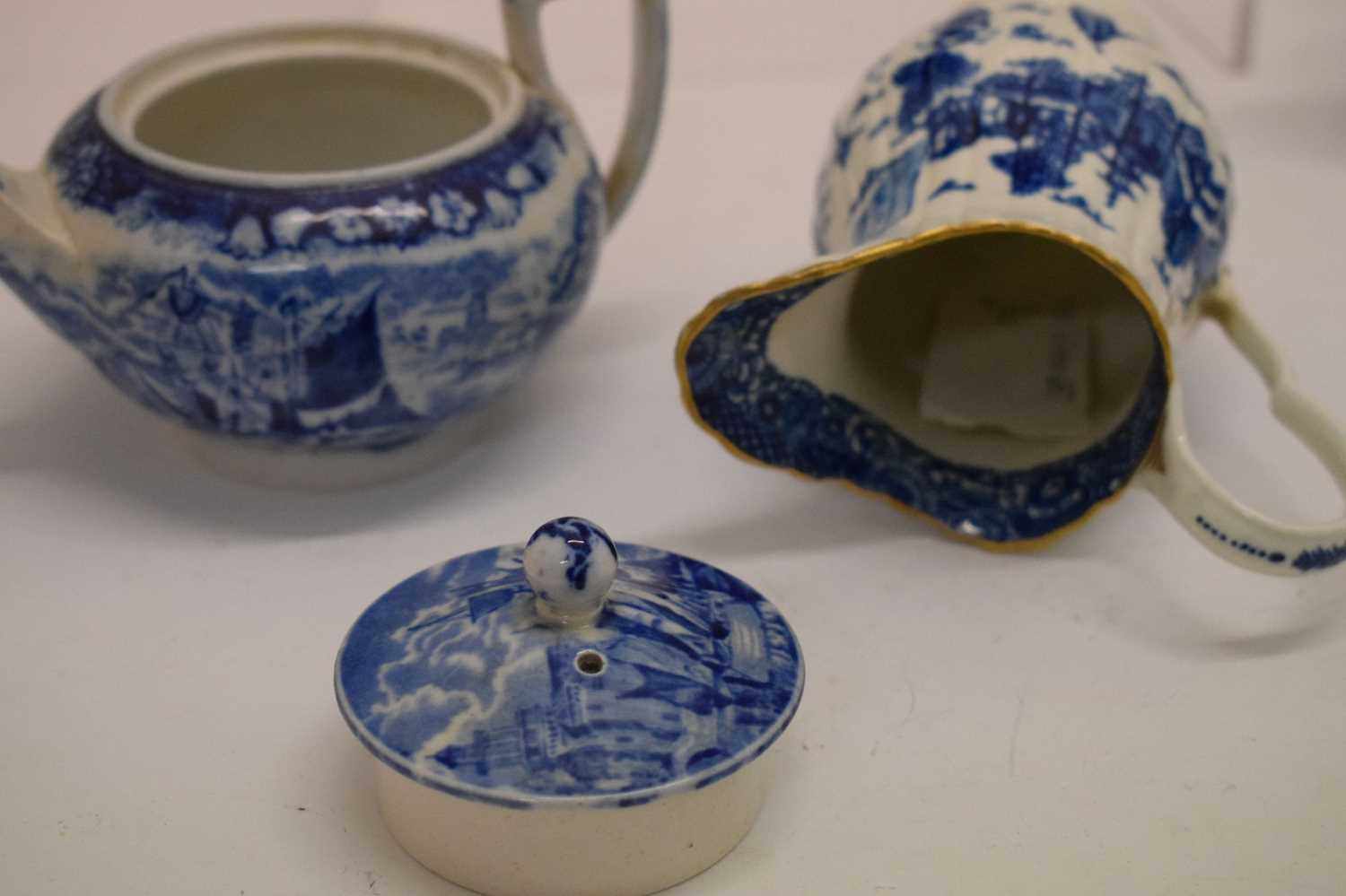 Seven pieces of blue and white wares - Image 9 of 13