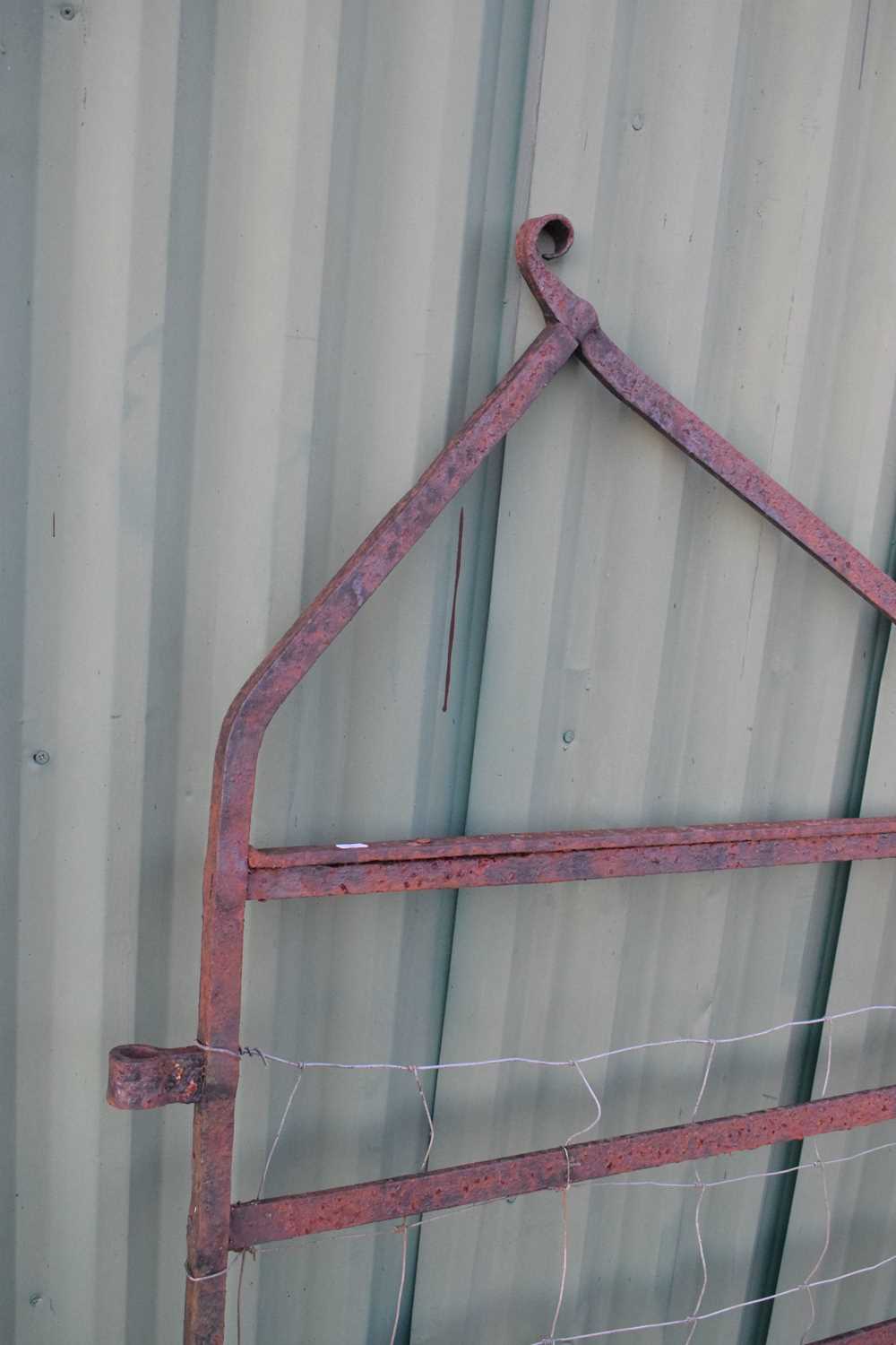 Iron five-bar gate - Image 5 of 8