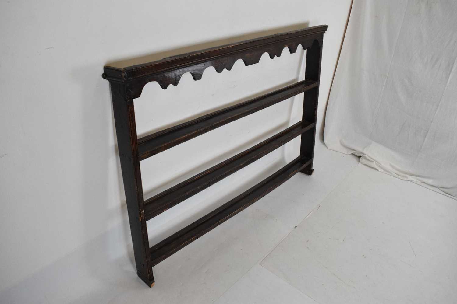 18th Century pine plate rack - Image 2 of 12