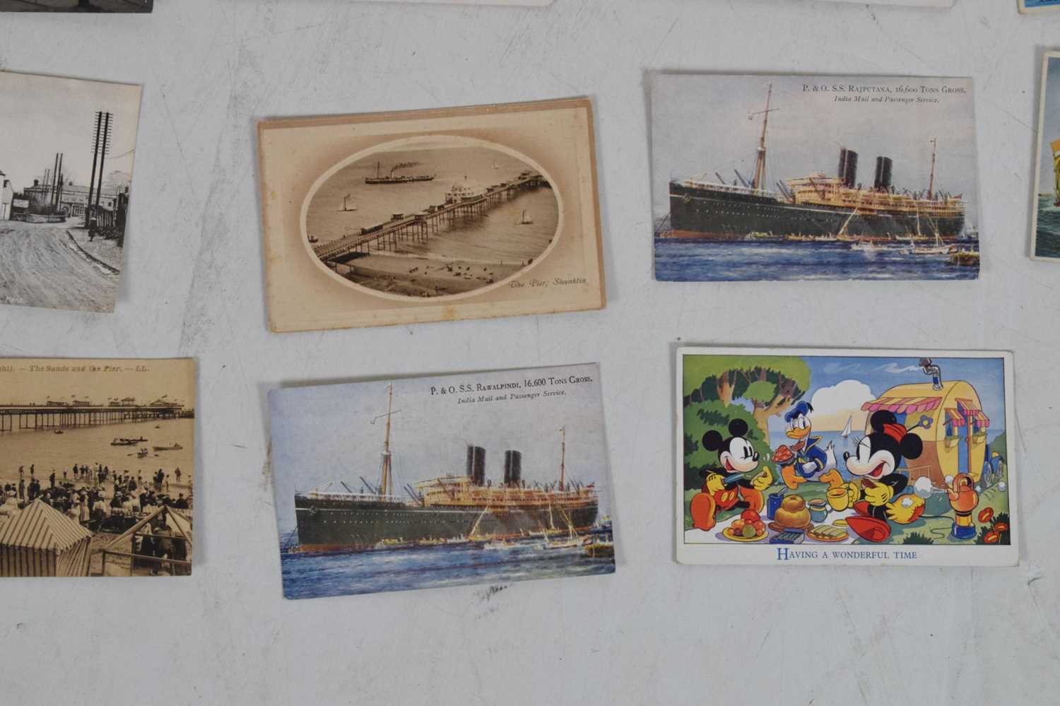 Small quantity of early to mid 20th Century postcards - Image 4 of 13