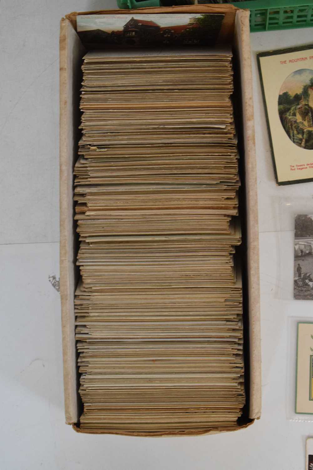 Large quantity of early to mid 20th Century postcards - Image 9 of 13