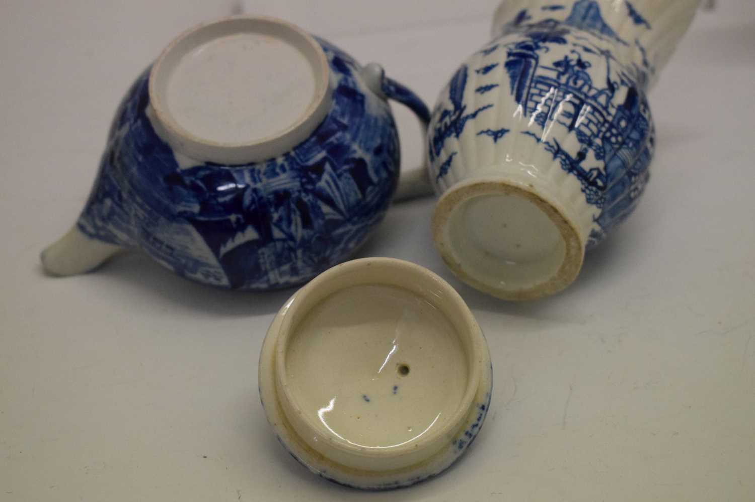 Seven pieces of blue and white wares - Image 8 of 13