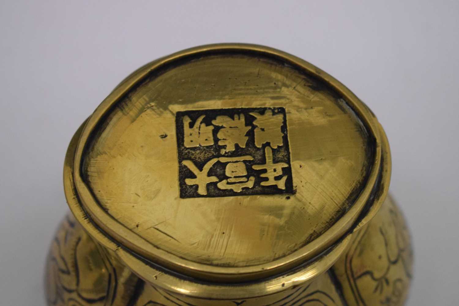 Chinese brass dish and vase - Image 7 of 11