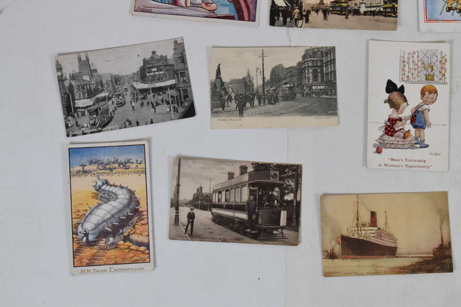 Large quantity of early to mid 20th Century postcards - Image 2 of 13