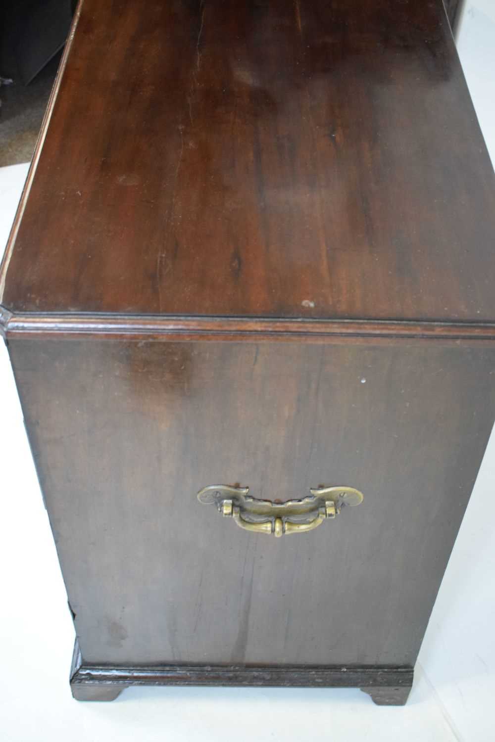 Small George III mahogany kneehole desk - Image 2 of 8
