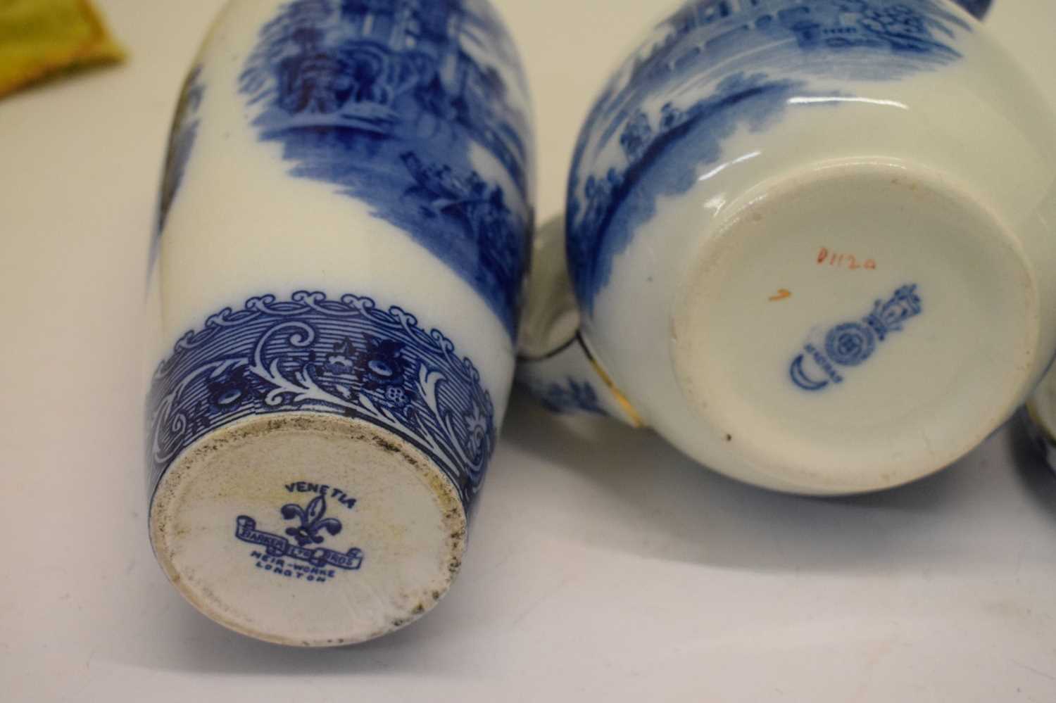 Seven pieces of blue and white wares - Image 11 of 13