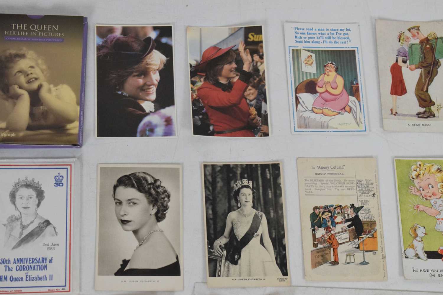 Small quantity of early to mid 20th Century postcards - Image 10 of 13