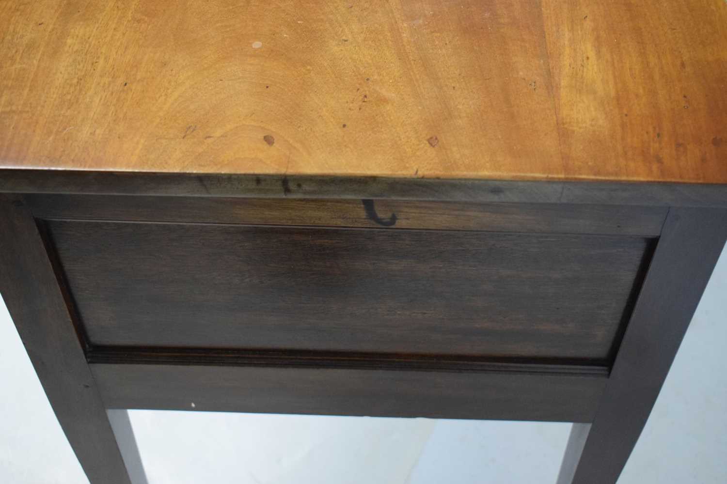 Edwardian mahogany kneehole writing desk - Image 4 of 6