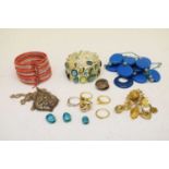 Quantity of costume jewellery