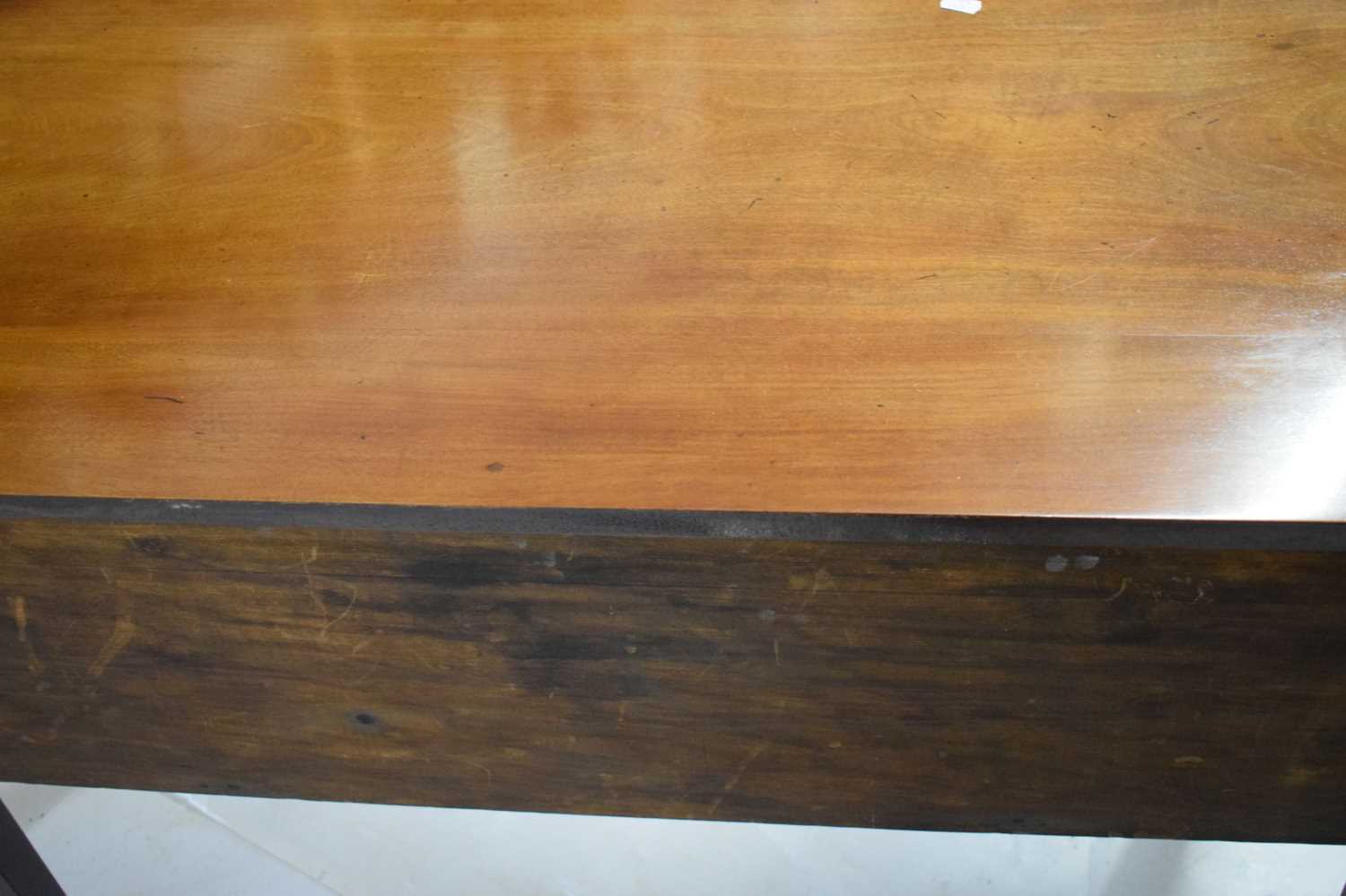 Edwardian mahogany kneehole writing desk - Image 5 of 6